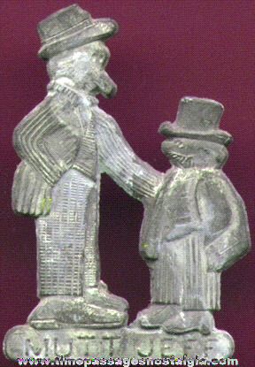 Old RARE Cracker Jack Prize / Premium Pot Metal (lead) MUTT & JEFF Button