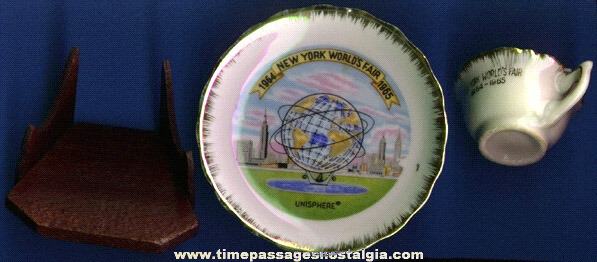 1964 - 1965 NEW YORK WORLD’S FAIR SOUVENIR CUP, PLATE, & DISPLAY STAND