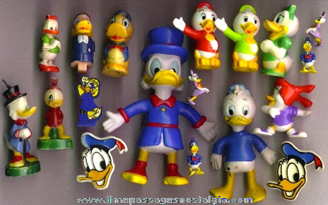 (18) Walt Disney Duck Items