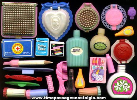 (26) Toy Doll Make Up, Vanity, Or Bathroom Items