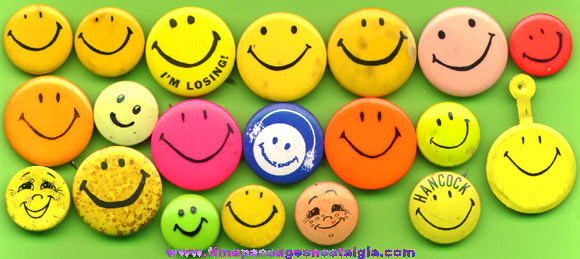 (20) Smile Face Pin Back Buttons