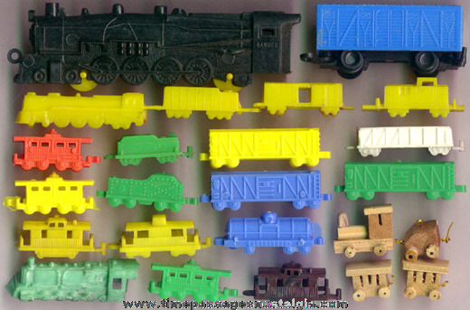 (25) Small Old Toy Train Cars