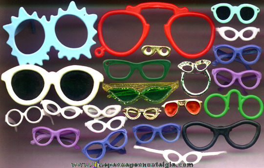 (23) Small Pairs Of Eyeglasses