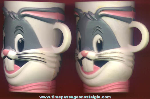 (2) 1977 Warner Brothers Bugs Bunny Cartoon Character Drink Cups