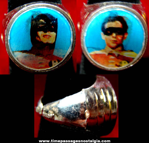 Old Batman & Robin Character Gum Ball Machine Prize Flicker Toy Ring