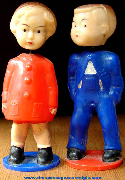 Old Novelty Kissing Couple Painted Plastic Figures