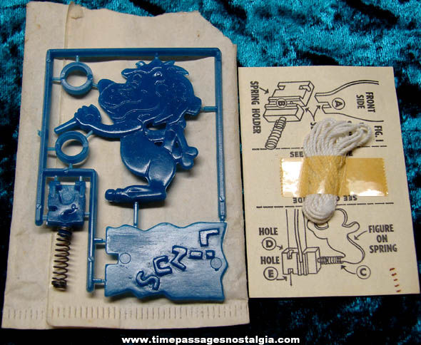 Unused 1965 Post Cereal Linus Spring-n-String Action Toy Prize