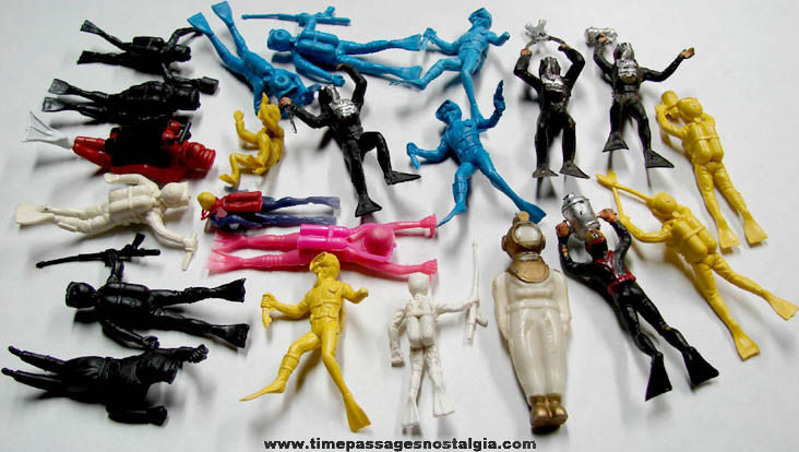 (22) Different Old Toy Diver Play Set Figures