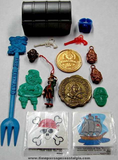 (15) Small Old Pirate Related Toys Prizes & Advertising Items