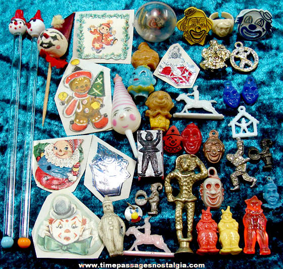 (39) Small Colorful Old Circus Clown Related Items
