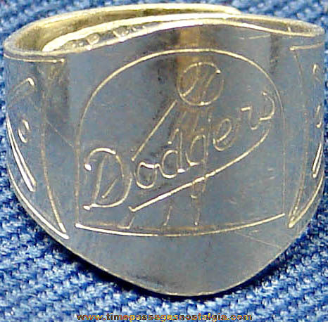 1957 Kellogg’s Shredded Wheat Brooklyn Dodgers Baseball Cereal Prize Toy Ring