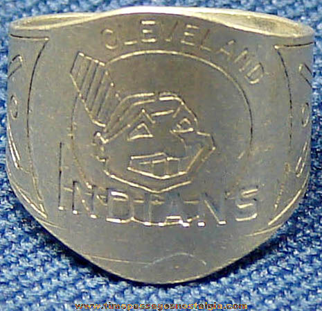 1957 Kellogg’s Shredded Wheat Cleveland Indians Baseball Cereal Prize Toy Ring