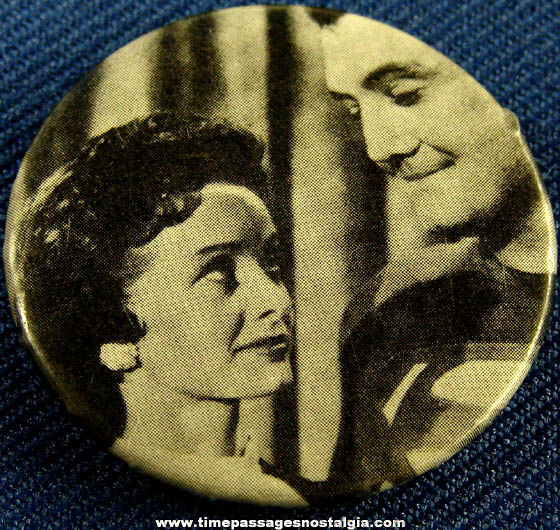 Old Superman & Lois Lane Character Pin Back Button