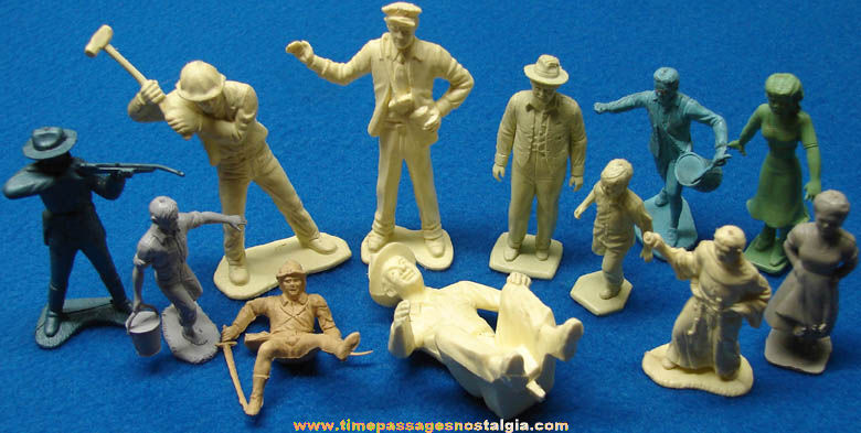 (12) Different Old Toy Plastic Play Set Figures