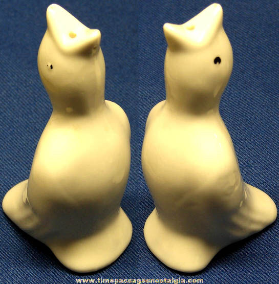 Old Ceramic or Porcelain Pie Bird Figure