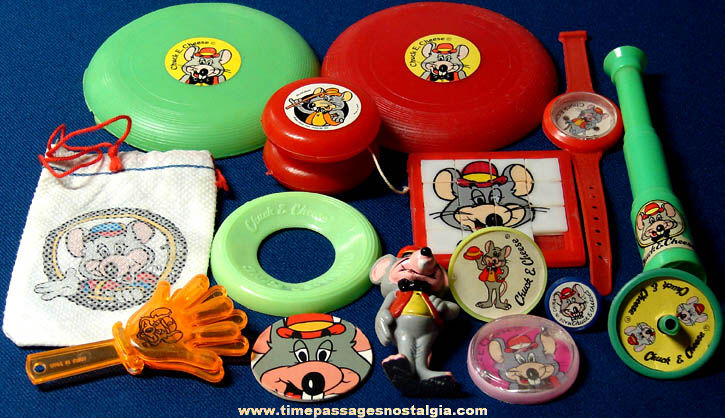 (15) 1980s & 1990s Chuck E. Cheese Arcade Advertising Souvenir Toy Prizes