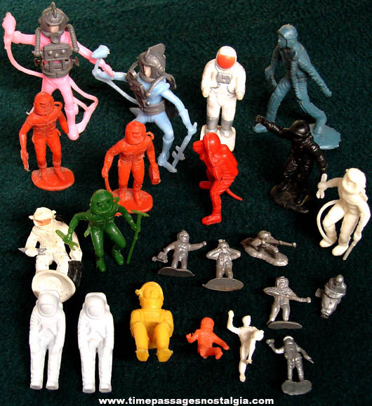 (22) Small Old Toy Space Men or Astronaut Play Set Figures