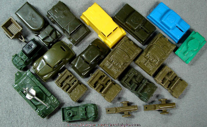 (20) Small Old Plastic U.S. Army Toy Vehicles & Cannons