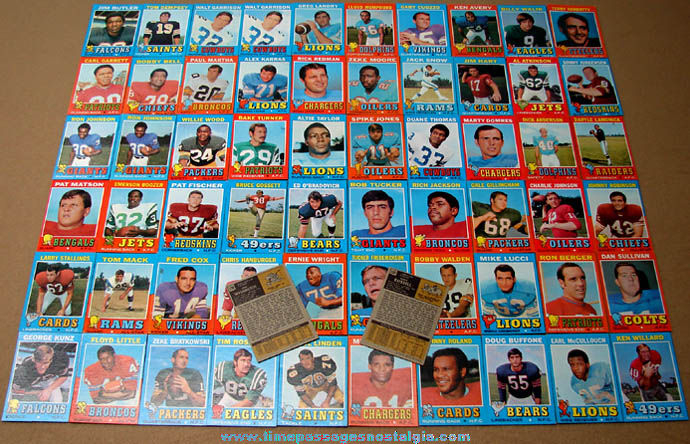 (62) 1971 Topps Football Trading Cards