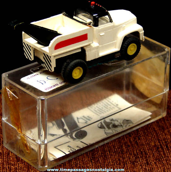 Boxed 1960s Black & White International Wrecker Tow Truck Aurora Slot Car