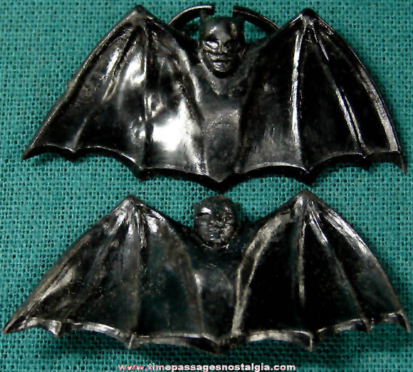 (2) ©1966 Batman Character Gum Ball Machine Prize Rubber Toy Rings