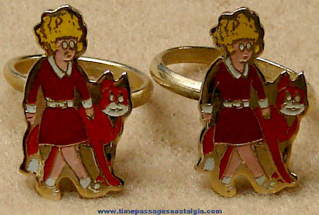 (2) 1974 Orphan Annie & Sandy Character Toy Rings