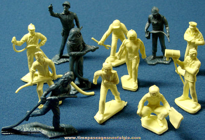 (12) Old MARX Cape Canaveral Astronaut & Worker Plastic Play Set Figures