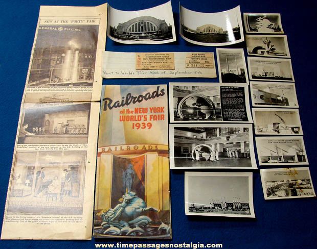 (17) 1939 - 1940 New York World’s Fair Advertising and Souvenir Paper Items