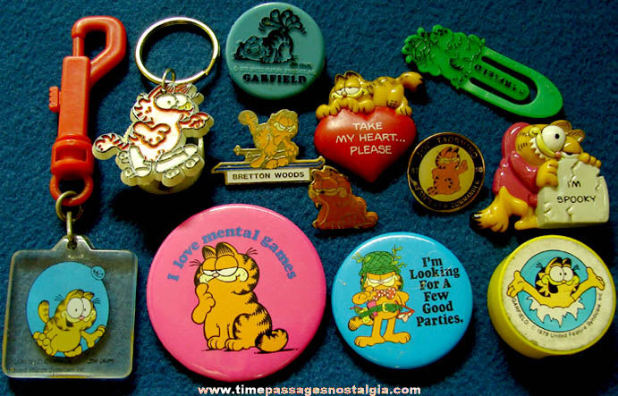 (12) Small Old Garfield Comic Strip Cat Character Items