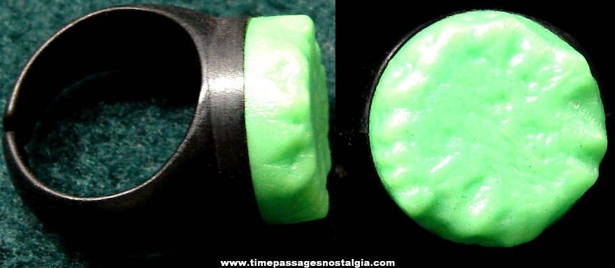 1990 Superman Action Figure Magnetic Kryptonite Toy Ring