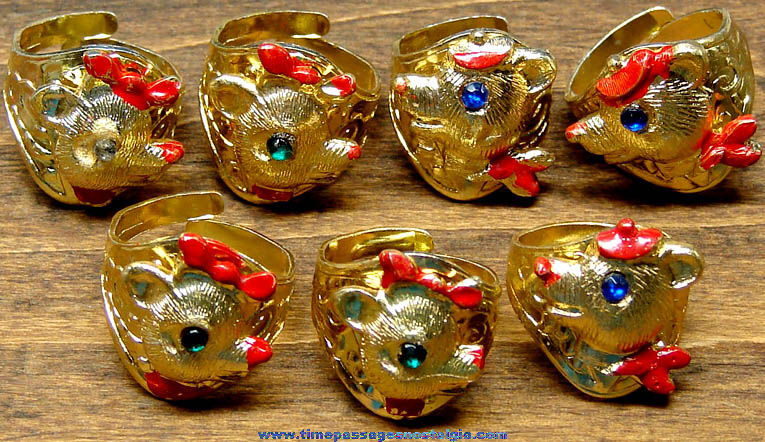 (7) Old Metal Rudolph The Red Nosed Reindeer Gum Ball Machine Prize Toy Rings