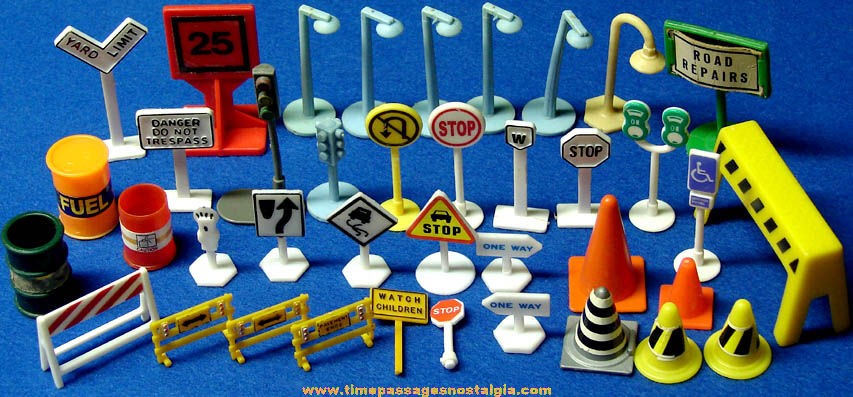 (39) Small Auto or Street Toy Play Set Signs and Accessories