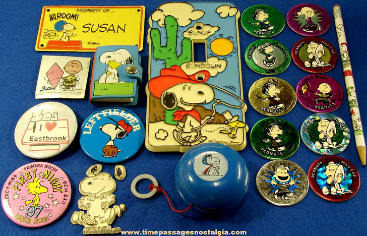 (20) Different Small Charles Schulz Peanuts Comic or Cartoon Character Items