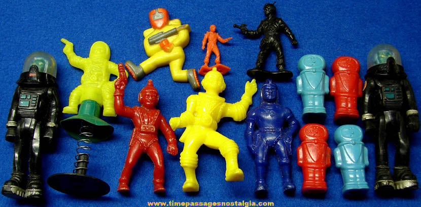 (13) Colorful Old Plastic Spaceman or Astronaut Toy Figures