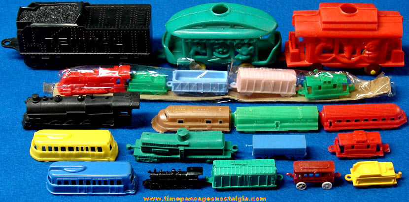 (21) Different Mixed Colorful Old Plastic Toy Railroad Train Cars