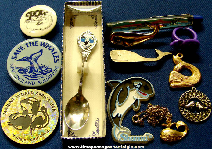 (24) Small & Miniature Whale Related Items
