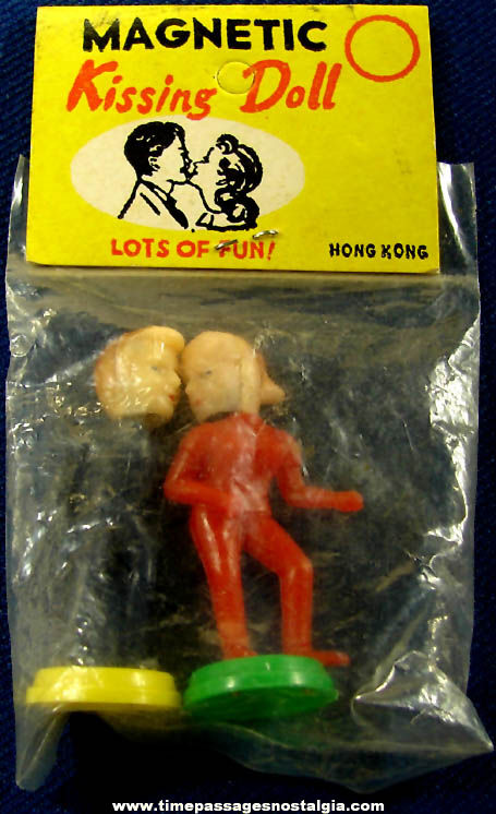 Old Unopened Miniature Hard Plastic Magnetic Kissing Toy Doll Figure Set