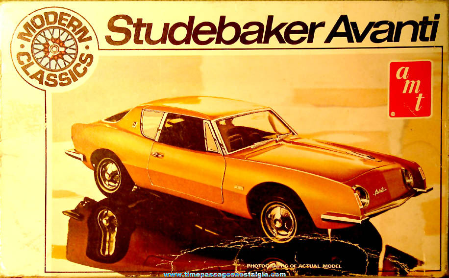 Boxed 1964 AMT Studebaker Avanti Automobile Modern Classics Plastic Model Kit
