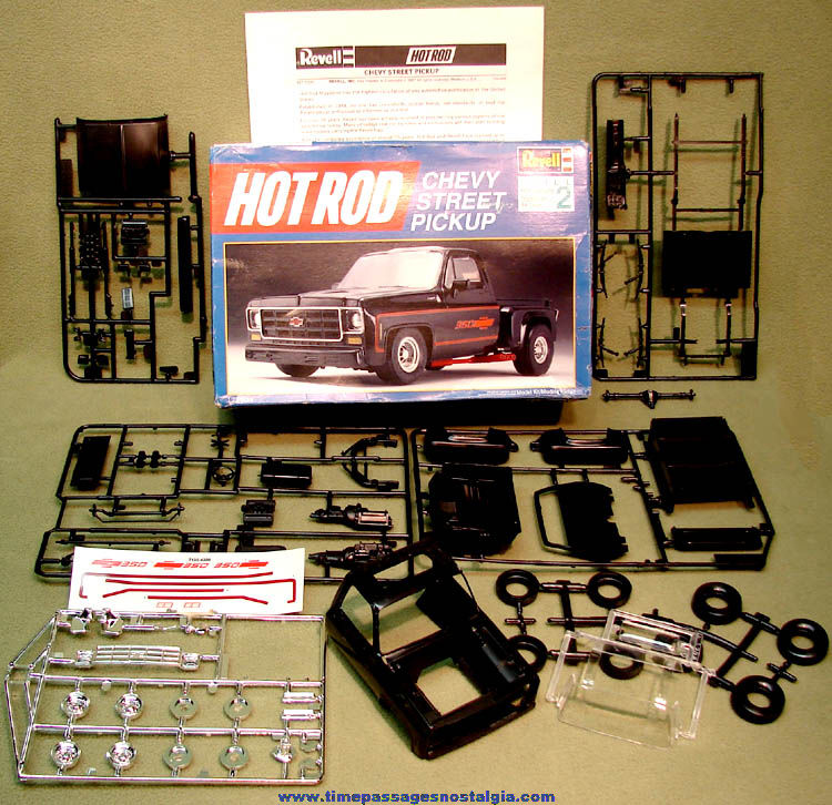 1993 Unassembled Revell Hot Rod Chevy Street Pickup Truck Plastic Model Kit