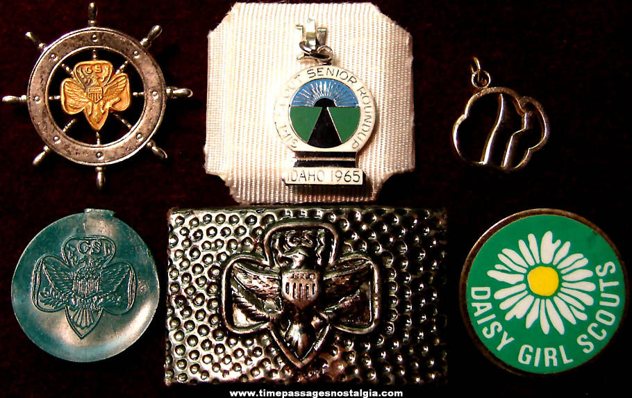 (6) Different Small Old Girl Scout Jewelry or Advertising Items