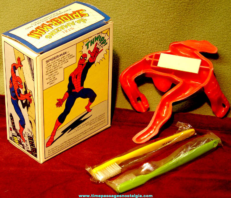 Boxed & Unused 1979 Marvel Comics Spiderman Character Tooth Brush Holder with Brushes
