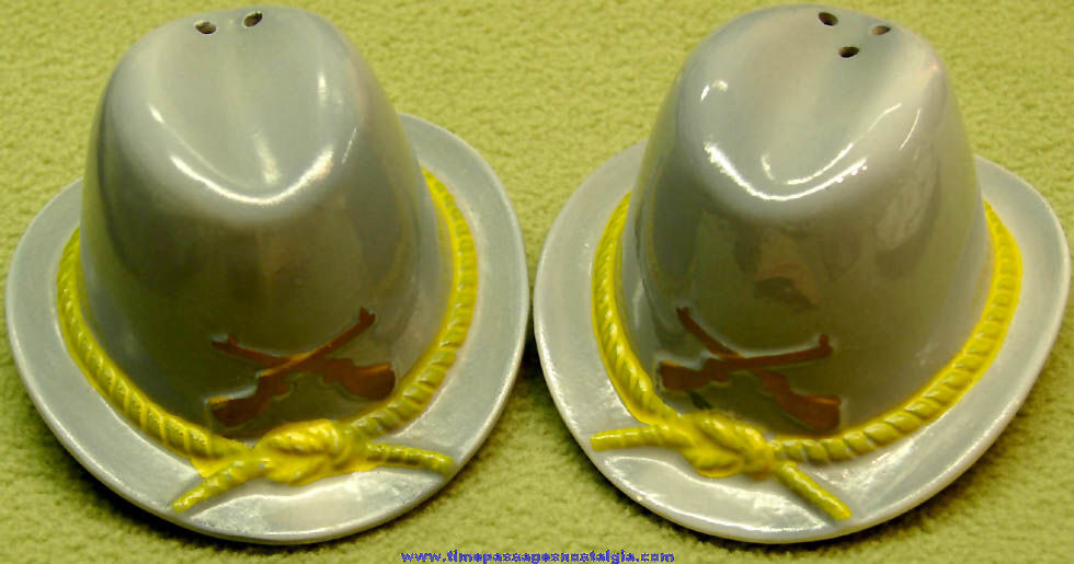Old Confederate Army Soldier Hat Ceramic or Porcelain Salt & Pepper Shaker Set