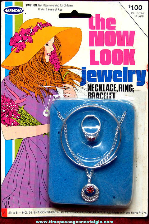 Unopened ©1975 The Now Look Young Ladies Toy Jewelry Set