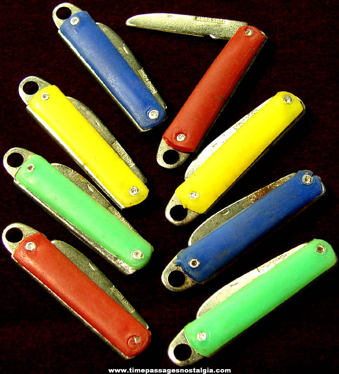 (8) Colorful Old Gum Ball Machine Prize Miniature Toy Pocket Knife Charms