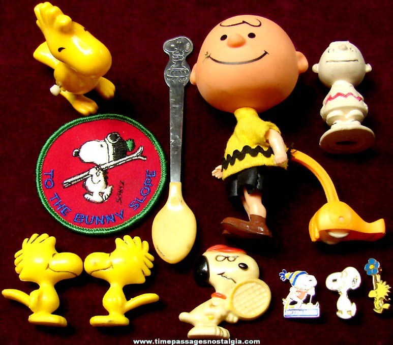 (11) Small Charles Schulz Peanuts Comic or Cartoon Character Items