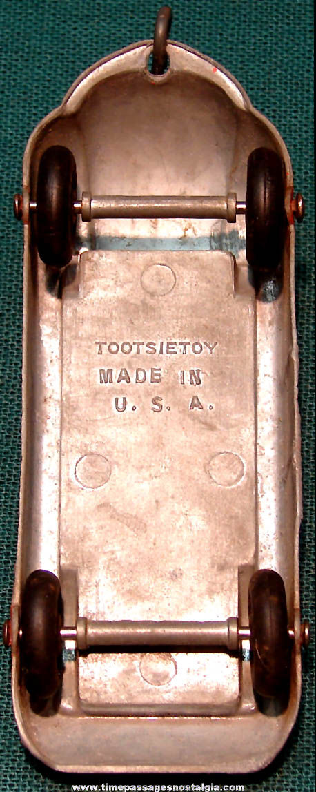 Old Diecast Metal Tootsietoy Miniature Streamlined Toy Pull Wagon