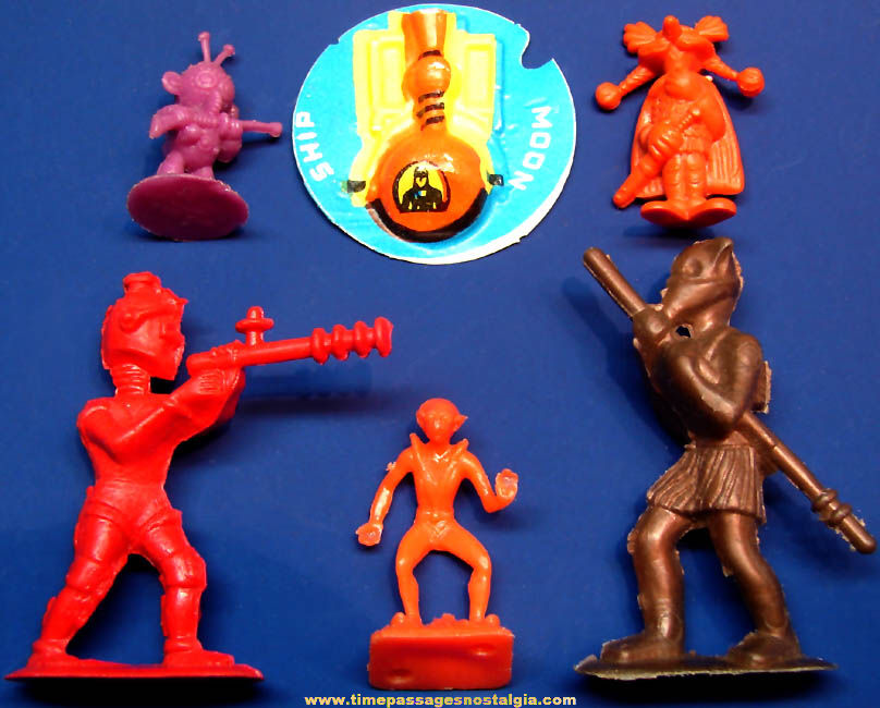 (6) Different Old Premium or Prize Miniature Plastic Toy Alien Figures