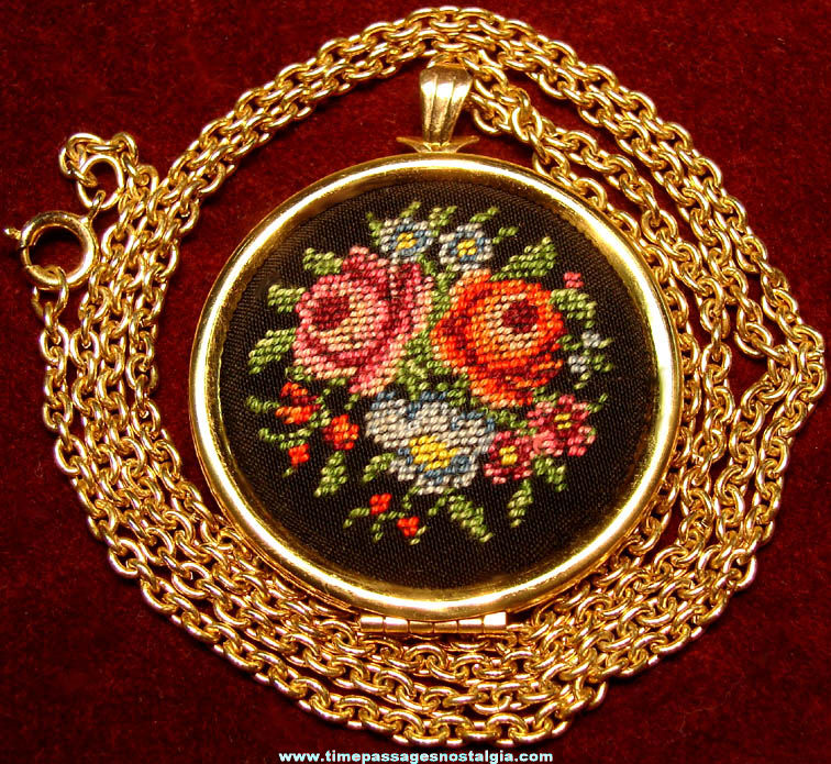 Old Avon Needlepoint Photograph Locket Pendant Necklace