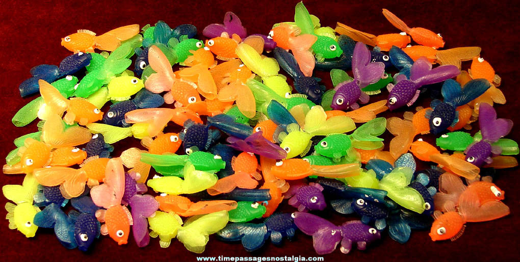 (85) Colorful Miniature Molded Plastic Toy Fish