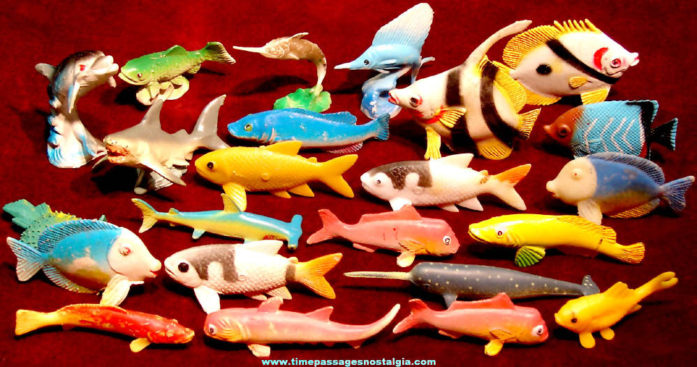 (22) Small Colorful Molded Plastic Play Set Toy Fish